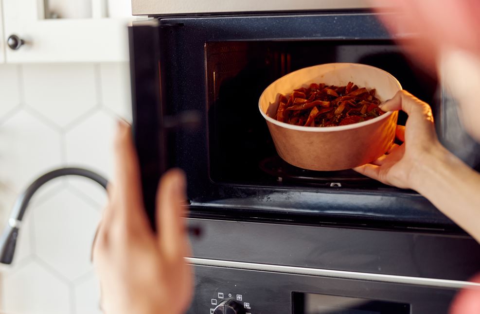 6 Things to Keep in Mind While Buying A Microwave Oven